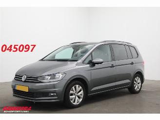 krockskadad bil auto Volkswagen Touran 1.0 TSI Comfortline 7p ACC Navi Clima Camera PDC AHK 2019/3