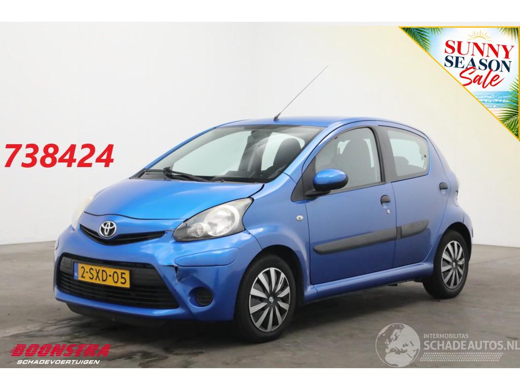 Toyota Aygo 1.0 VVT-i Now 5-drs Airco Navi Bluetooth 92.182 km!