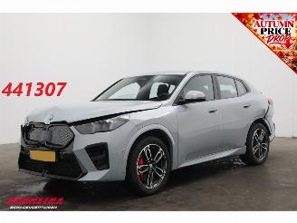 krockskadad bil auto BMW iX2 eDrive20 67 kWh M Sport Edition ACC Navi Clima Leder SHZ Virtual Apple/Android Camera PDC 2025/8