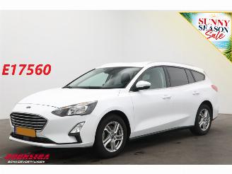 Schadeauto Ford Focus 1.5 EcoBlue Titanium X Business Cruise Navi Airco Apple/Android Camera PDC 2022/2