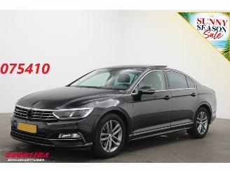 krockskadad bil auto Volkswagen Passat 1.6 TDI Highline R-Line Pano ACC ErgoComf. Apple/Android SHZ AHK 2016/10