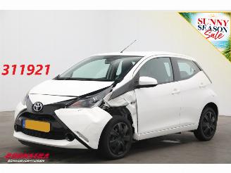 škoda osobní automobily Toyota Aygo 1.0 VVT-i x-play Apple/Android Airco Cruise Camera 2018/1