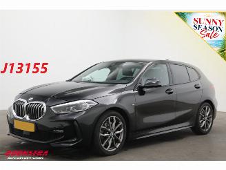 krockskadad bil auto BMW 1-serie 120i AUT M Sport Navi Clima Cruise Virtual Apple/Android PDC 2021/8