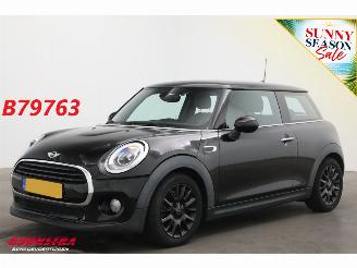 Schadeauto Mini Cooper 1.5 Pepper Business Navi Cruise Clima PDC 2016/7