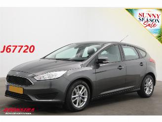 Unfallwagen Ford Focus 1.0 Trend Edition Navi Cruise PDC 51.689 km! 2015/9