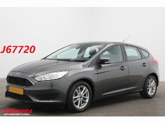 krockskadad bil auto Ford Focus 1.0 Trend Edition Navi Cruise PDC 51.689 km! 2015/9