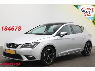 Schadeauto Seat Leon 1.2 TSI DSG Style Business Pano Schuif/kantel Cruise Navi Clima Apple/Android Camera PDC 2017/1