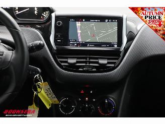 Peugeot 208 1.2 PureTech Signature Cruise Navi Apple/Android PDC Airco picture 16