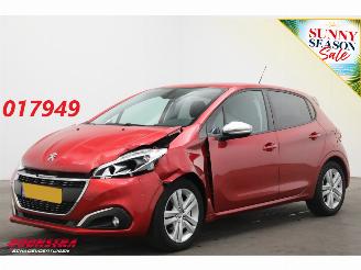 skadebil auto Peugeot 208 1.2 PureTech Signature Cruise Navi Airco Apple/Android PDC 2019/5