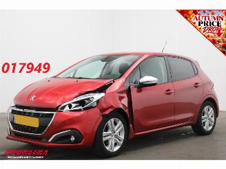 skadebil auto Peugeot 208 1.2 PureTech Signature Cruise Navi Airco Apple/Android PDC 2019/5