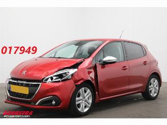 krockskadad bil auto Peugeot 208 1.2 PureTech Signature Cruise Navi Airco Apple/Android PDC 2019/5