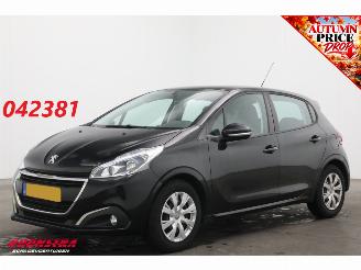 krockskadad bil auto Peugeot 208 1.2 PureTech Blue Lease Cruise Airco Apple/Android PDC 2018/7