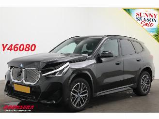 Schadeauto BMW iX1 eDrive20 67 kWh M Sport Pano ACC Navi Clima SHZ Apple/Android Camera PDC AHK 2024/3