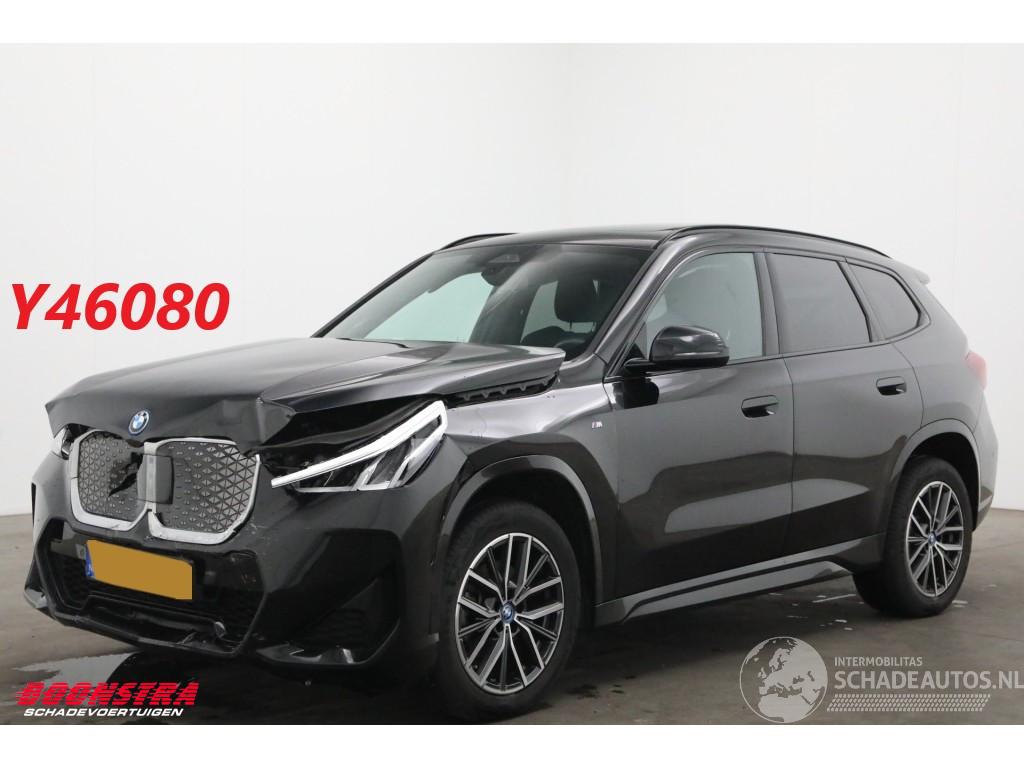 BMW iX1 eDrive20 67 kWh M Sport Pano ACC Navi Clima SHZ Apple/Android Camera PDC AHK