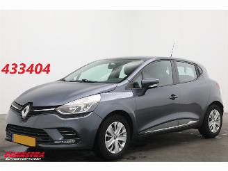 skadebil auto Renault Clio 0.9 TCe Zen Cruise Navi Airco Bluetooth Dab 2016/10