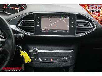 Peugeot 308 1.2 PT Aut. Premium Panorama Navi Clima Camera PDC AHK Cruise Apple/Android picture 16