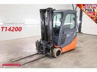 skadebil machine Toyota  8FBE20T Triplex Sideshift Spreader Full-Light-package 2019/4