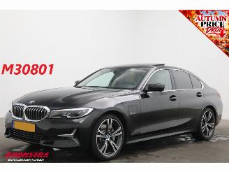 skadebil auto BMW 3-serie 330e High Executive HUD Pano Memory Camera SHZ Leder LED 2022/2