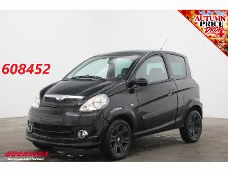 skadebil brommobiel Microcar  M.GO Cream Leder LMV 2011/1