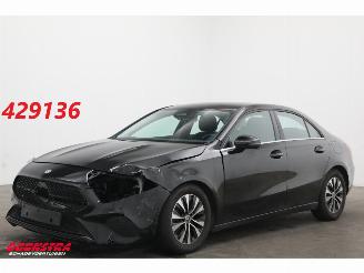 krockskadad bil auto Mercedes A-klasse 180 Business Line ACC Camera SHZ Virtual Clima Navi LED LMV 2023/10