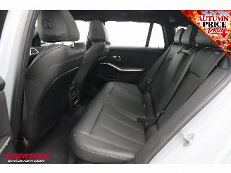 BMW 3-serie 318i Aut. M-Sport Pano AHK Camera SHZ Leder LED picture 17
