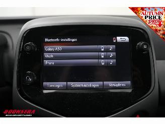 Toyota Aygo 1.0 VVT-i x-play Cruise Navi Apple/Android Camera Airco picture 28