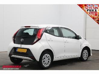 Toyota Aygo 1.0 VVT-i x-play Cruise Navi Apple/Android Camera Airco picture 3