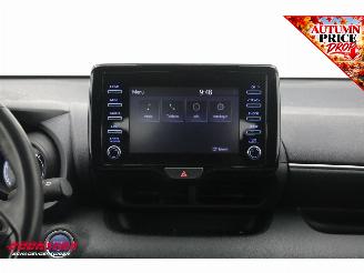 Toyota Yaris 1.5 Hybrid Dynamic Cruise Camera Bluetooth Clima picture 15