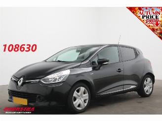 damaged passenger cars Renault Clio 1.2 Collection Navi Airco Cruise LED 2016/1