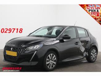 Vaurioauto  passenger cars Peugeot 208 1.2 PureTech Business Cruise Navi Apple/Android PDC Clima 2021/1