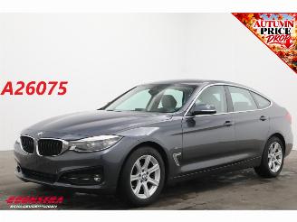 begagnad bil auto BMW 3-serie 318d SportLine Leder HUD Navi Clima Cruise Camera SHZ 49.849 km! 2016/7