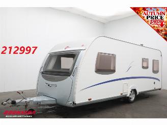 Vaurioauto  caravans Burstner  Trecento 525 TL Middenkeuken Lengtebed 2006/2