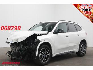 Unfallwagen BMW iX1 eDrive20 67 kWh M Sport H/K ACC Navi Virtual Apple/Android Memory Camera PDC Clima 2024/9