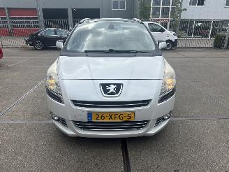 krockskadad bil auto Peugeot 5008  2012/5