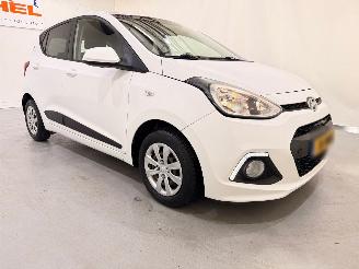 Schadeauto Hyundai I-10 1.0 Go Climate/Navi 2016/6