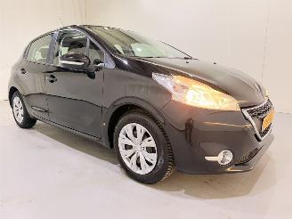 damaged passenger cars Peugeot 208 HB 1.2 VTi Envy Clima 2013/1