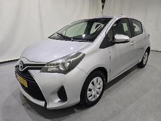 damaged passenger cars Toyota Yaris 1.0 VVT-i Aspiration 5.Drs Bjr.2015 2015/1
