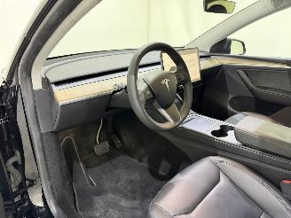 Tesla Model Y Maximum Range / Premium picture 11