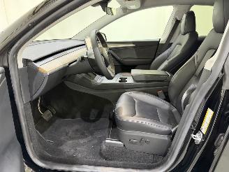 Tesla Model Y Maximum Range / Premium picture 7