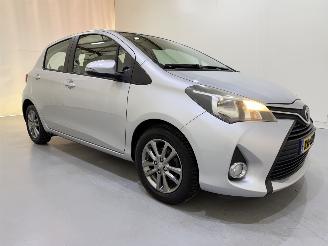 krockskadad bil auto Toyota Yaris HB 1.0 VVt-i Aspiration 2015/3