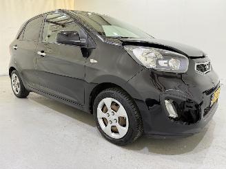 Damaged car Kia Picanto HB 1.0 CVVT Airco 2013/10