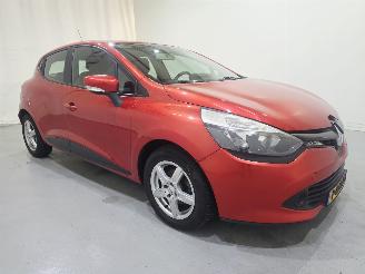Damaged car Renault Clio HB 1.2 16V 75 Collection Airco 2013/4