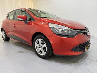 Unfallwagen Renault Clio HB 1.216V 75 Collection Airco 2013/4