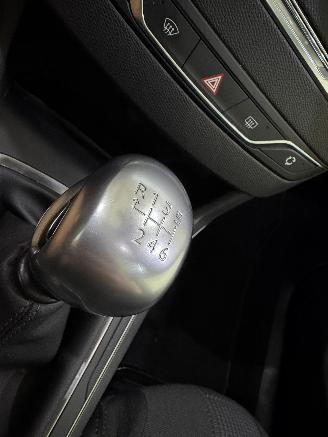 Peugeot 308 HB 1.2 PureTech Allure Pano picture 41