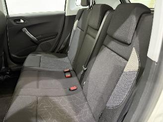Peugeot 2008 1.2 PureTech 110 Allure picture 35