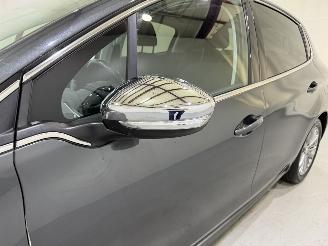 Peugeot 208 HB 1.2 Allure Navi/Clima/Pano picture 41