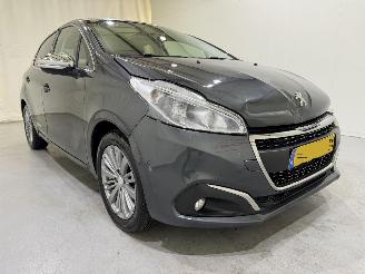 uszkodzony samochody osobowe Peugeot 208 HB 1.2 Allure Navi/Clima/Pano 2017/3