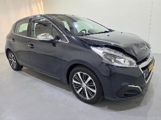 uszkodzony samochody osobowe Peugeot 208 1.2 PureTech Allure 5Drs 81Kw Bjr.2019 2019/3