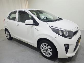 Damaged car Kia Picanto 1.0 ComfortPlusLine Navigator Bjr.2018 2018/5