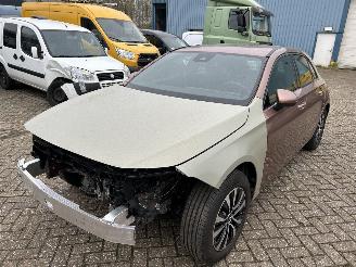 damaged автобус Mercedes A-klasse 180  Automaat   ( 11201 KM ) 2022/6